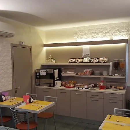 Le Querce מלון 2*