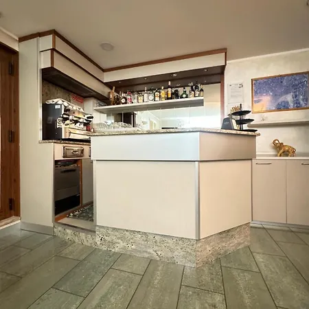 Le Querce מלון 2*