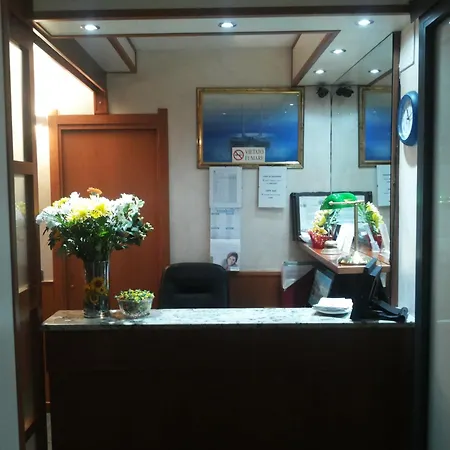 Le Querce מלון 2*