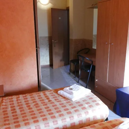 Le Querce מלון 2*