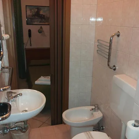 Otel Le Querce 2*