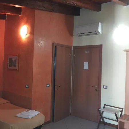 Otel Le Querce 2*